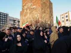 Americko-izraelské útoky na Irán, deň 2: Chameneí je zabitý, Irán odveta | Vysvetľujúce správy Americko-izraelské útoky na Irán, deň 2: Chameneí je zabitý, Irán odveta | Vysvetľujúce správy