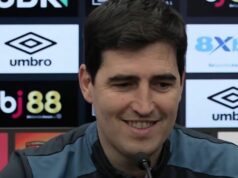 Andoni Iraola posiela správu šéfom Bournemouthu o budúcnosti po záujme Man Utd Andoni Iraola na tlačovej konferencii