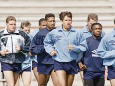 Anglická hviezda, z ktorej sa stal poštár, musel predať suveníry na dôchodok | Futbal | Šport Anglická hviezda, z ktorej sa stal poštár, musel predať suveníry na dôchodok | Futbal | Šport