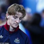 Anthony Gordon napadol Alana Shearera a Wayna Rooneyho za šírenie „úplného nezmyslu“