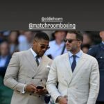 Anthony Joshua (vľavo) sa v utorok pripojil na Instagram, aby podporil Eddieho Hearna (vpravo) po tom, čo Conor Benn minulý mesiac odišiel zo svojho Matchroom Boxing pre rivala Zuffa Boxing.