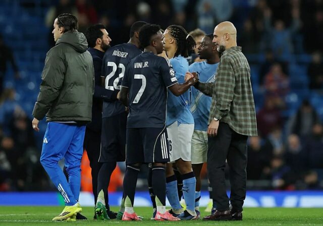 Arbeloa ťahá Antonia Rudigera preč od Pepa Guardiolu
