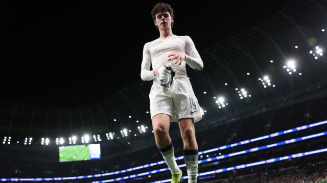 Archie Gray bol vynikajúci v zápase 16. kola Ligy majstrov Tottenhamu proti Atleticu Madrid