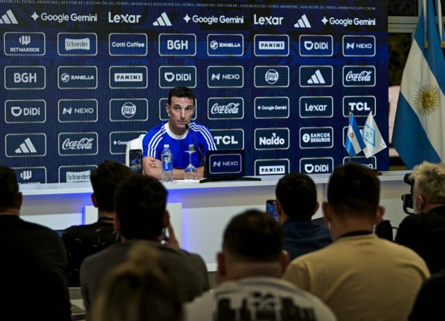 Argentínsky manažér sa zrúti v slzách, keď vyvoláva úder ACL Argentínsky manažér sa zrúti v slzách, keď vyvoláva úder ACL Joaquína Panichelliho