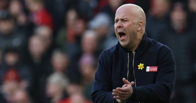 Arne Slot kritizoval za tri rozhodnutia bývalej hviezdy Liverpoolu | Futbal | Šport
