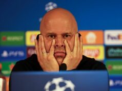 Arne Slot obviňuje Liverpool po porážke Galatasaray – „čelí tomu veľkú časť sezóny“ ISTANBUL, TURECKO – 10. MAREC: Arne Slot, manažér Liverpoolu, reaguje, keď hovorí pre médiá na pozápasovej tlačovej konferencii po zápase 16. kola Ligy majstrov UEFA 2025/26 medzi Galatasaray SK a Liverpool FC na ihrisku Ali Sami Yen Spor Kompleksi 10. marca 2026 v Istanbule v Turecku. (Foto Burak Kara - UEFA/UEFA cez Getty Images)