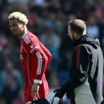 Hugo Ekitike z Liverpoolu opúšťa ihrisko pre zranenie