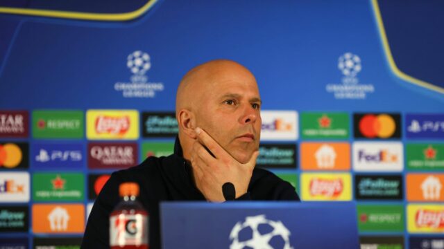 ISTANBUL, TURKIYE - 10. marca: Hlavný tréner Liverpoolu Arne Slot hovorí počas tlačovej konferencie po zápase 16. kola play-off Ligy majstrov UEFA medzi Galatasarayom ​​a Liverpoolom v RAMS Parku v Istanbule, Turkiye, 10. marca 2026. (Foto: Cem Tekkesinoglu/Anadolu)