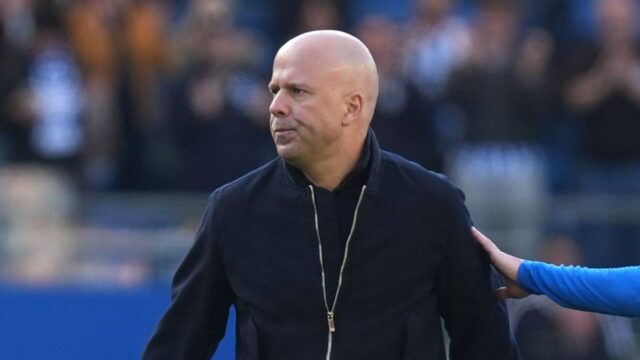 Arne Slot priznáva, že je pod „tlakom“, keďže kvalifikácia UCL je nevyhnutnosťou
