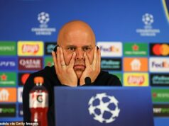 Arne Slot ukazuje prstom na rozhodcu po porážke Liverpoolu od Galatasaray – keď zdôrazňuje kľúčový incident zahŕňajúci Virgila van Dijka po prehre v Turecku Arne Slot smútil nad výkonom rozhodcu po prehre Liverpoolu 1:0 na ihrisku Galatasaray