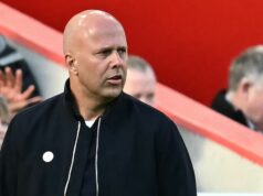 Arne Slot varoval, že ak Liverpool nedosiahne Ligu majstrov, bude na 100 percent vyhodený Arne Slot by mohol čeliť boju o udržanie svojej funkcie, ak Liverpool príde o Ligu majstrov