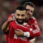 Mo Salah (na snímke s kolegom strelcom Dominikom Szoboszlaiom) odohral proti Galatasarayu svoj najlepší zápas sezóny.