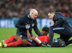 Arsenal, ktorý dostal aktualizáciu o zranení Noniho Maduekeho ako „experta“, odhaľuje najlepší a najhorší scenár Angličan Noni Madueke utrpel zranenie počas medzinárodného priateľského zápasu medzi Anglickom a Uruguajom na štadióne Wembley 27. marca 2026 v Londýne v Anglicku.