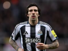 Arsenal odovzdal veľkú prestupovú podporu Sandrovi Tonalimu, keď bola frustrácia Newcastle United jasná Sandro Tonali sa pozerá