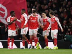 Arsenal poslal varovanie pred zápasom o titul Premier League, keď boli vybraté dva rozhodujúce zápasy LONDÝN, ANGLICKO - 21. SEPTEMBER: William Saliba z Arsenalu bojuje o držanie lopty s Erlingom Haalandom z Manchestru City počas zápasu Premier League medzi Arsenalom a Manchestrom City na Emirates Stadium 21. septembra 2025 v Londýne v Anglicku. (Foto: Justin Setterfield/Getty Images)