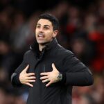 Mikel Arteta manažér / hlavný tréner Arsenalu reaguje počas zápasu Premier League medzi Arsenalom a Chelsea na Emirates Stadium 1. marca 2026 v Londýne, Anglicko