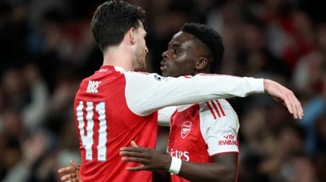 Declan Rice a Bukayo Saka bojujú o štart za Arsenal proti Bayeru Leverkusen v Lige majstrov UEFA