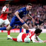 Kai Havertz z Arsenalu je vyzvaný Michaelom Keaneom z Evertonu