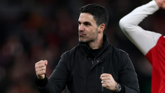 Mikel Arteta, manažér Arsenalu, oslavuje víťazstvo tímu v zápase osemfinále 2025/26 Ligy majstrov UEFA 2025/26 medzi Arsenal FC a Bayer 04 Leverkusen na Arsenal Stadium 17. marca 2026 v Londýne, Anglicko.