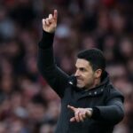 Arteta pokrčí ramenami kritiku nad štandardnou taktikou Arsenalu