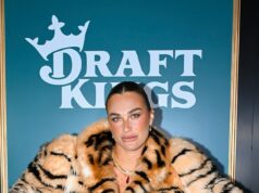 Aryna Sabalenka blýska zásnubným prsteňom, keď bola vyhliadnutá na okázalú večeru v reštaurácii Bad Bunny’s Miami Novozasnúbená Aryna Sabalenka tento týždeň vystúpila v miamskom hotspote Gekko