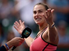 Aryna Sabalenková komentuje publikum v Indian Wells po prerušení fanúšikov v bode zápasu Autor fotografie: Clive Brunskill/Getty Images