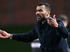 Ashley Cole okamžite čelí odporu po katastrofálnom prvom zápase: „Aký to malo zmysel?“ MANTOVA, TALIANSKO - 17. marca: Ashley Cole z Ceseny a Riccardo Ciervo z Ceseny počas zápasu Serie B medzi Mantova 1911 SSD a AC Cesena na Stadio Danilo Martelli 17. marca 2026 v talianskej Mantove. (Foto od Image Photo Agency/Getty Images)