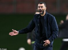 Ashley Cole zažil nočnú moru na začiatku manažérskej kariéry, keďže talianske črevá sú ubíjané rivalmi zo Serie B – pričom bývalá anglická hviezda povedala, že musí splniť „určité podmienky“, aby si udržal prácu V utorok večer nič nenasvedčovalo tomu, že by nový manažér odskočil, keď tím Ashleyho Colea trikrát inkasoval a nezapísal sa do výsledkovej listiny.