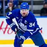 Auston Matthews po zisku zlatej medaily zožal potlesk fanúšikov Toronta