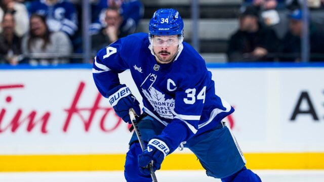 Auston Matthews po zisku zlatej medaily zožal potlesk fanúšikov Toronta
