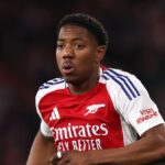 Michael Carrick si podáva ruku s Ayden Heaven