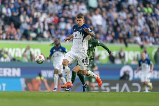 Barcelona bude musieť vyplatiť 40 miliónov eur, aby podpísala 19-ročný defenzívny talent
