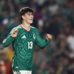 Barcelona čelí vážnej prestupovej hrozbe, keď Borussia Dortmund vstupuje do boja o postup vpred