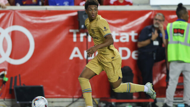 Barcelona dáva na prestupový trh sklamaného obrancu
