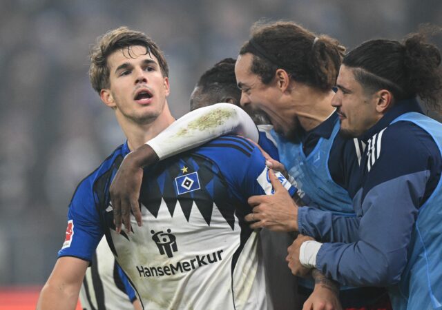 Barcelona otvorila rozhovory s agentom obrancu Spurs
