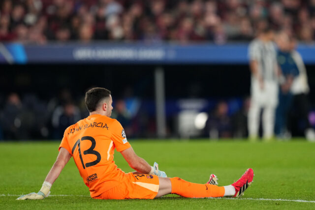 Barcelona sa obáva, že Joan Garcia by mohol chýbať vo štvrťfinále UCL
