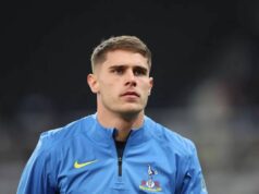 Barcelona verí, že môže získať stredného obrancu Premier League za menej ako 65 miliónov eur Barcelona verí, že môže získať stredného obrancu Premier League za menej ako 65 miliónov eur