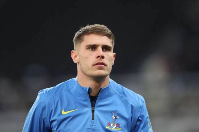 Barcelona verí, že môže získať stredného obrancu Premier League za menej ako 65 miliónov eur
