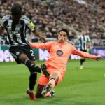 Barcelona vyrovnáva posledným výkopom zápasu na pôde Newcastle United