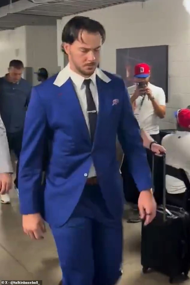 Baseballový fenomén Paul Skenes rozdeľuje fanúšikov „strašným“ oblečením pred kritickým Keď sa Paul Skenes prebojoval do semifinále World Baseball Classic, bol na tom všetkom