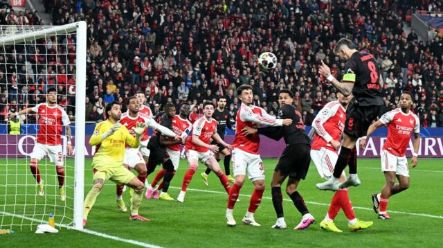 LEVERKUSEN, NEMECKO - 11. marca: Mikel Arteta, manažér Arsenalu, reaguje počas prvého kola osemfinále Ligy majstrov UEFA 2025/26 medzi Bayer 04 Leverkusen a Arsenal FC v BayArena 11. marca 2026 v nemeckom Leverkusene. (Foto Alexander Hassenstein - UEFA/UEFA cez Getty Images)