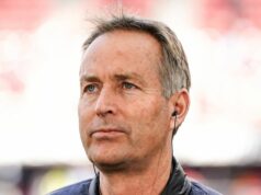 Bayer Leverkusen urobil manažérske rozhodnutie pred barážou Arsenalu Ligy majstrov FREIBURG IM BREISGAU, NEMECKO – 7. marca: Hlavný tréner Kasper Hjulmand z Bayer 04 Leverkusen sleduje zápas Bundesligy medzi SC Freiburg a Bayer 04 Leverkusen na štadióne Europa-Park Stadion 7. marca 2026 v nemeckom Freiburgu im Breisgau. (Foto Daniela Porcelli/Getty Images)