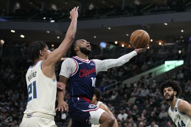 NBA: Los Angeles Clippers v Milwaukee Bucks