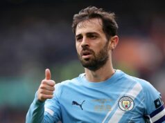 Bernardo Silva poslal perfektnú pripomienku toho, koľko hviezd Man City bude chýbať Bernardo Silva ukazuje palec hore