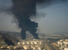 Bezpilotné lietadlo zapálilo na ropnom mieste v Spojených arabských emirátoch, keďže Perzský záliv dostáva ďalšie zásahy počas vojny v Iráne | Americko-izraelská vojna proti Iran News Bezpilotné lietadlo zapálilo na ropnom mieste v Spojených arabských emirátoch, keďže Perzský záliv dostáva ďalšie zásahy počas vojny v Iráne | Americko-izraelská vojna proti Iran News