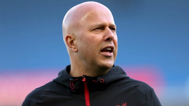 Bezprostredná budúcnosť Arneho Slotu v Liverpoole je jasnejšia, pretože sa Arne Slot