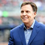 Bob Costas hovorí, že zákaz transgenderovej politiky MOV je „zdravý rozum“, nie transfóbny