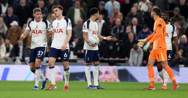 Hráči Tottenhamu Hotspur vyzerajú skleslo