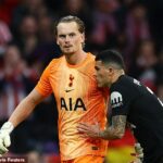 Brankár Tottenhamu Antonin Kinsky pri svojom debute v Lige majstrov za Tottenham urobil v priebehu 15 minút dve obrovské chyby