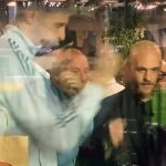 Vicario udrel päsťou do vzduchu, keď so svojimi spoluhráčmi z Talianska oslavovali víťazstvo Bosny nad Walesom v penaltovom rozstrele, ktorý pripravil finále play-off proti The Azzurri.